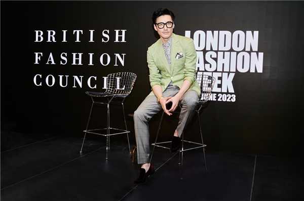 伦敦时装周全球代言人胡兵 五套穿搭演绎时尚绅士名片